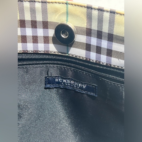 Exquisite RARE Burberry Tote – Your Perfect Summer Companion - Picture 10 of 14